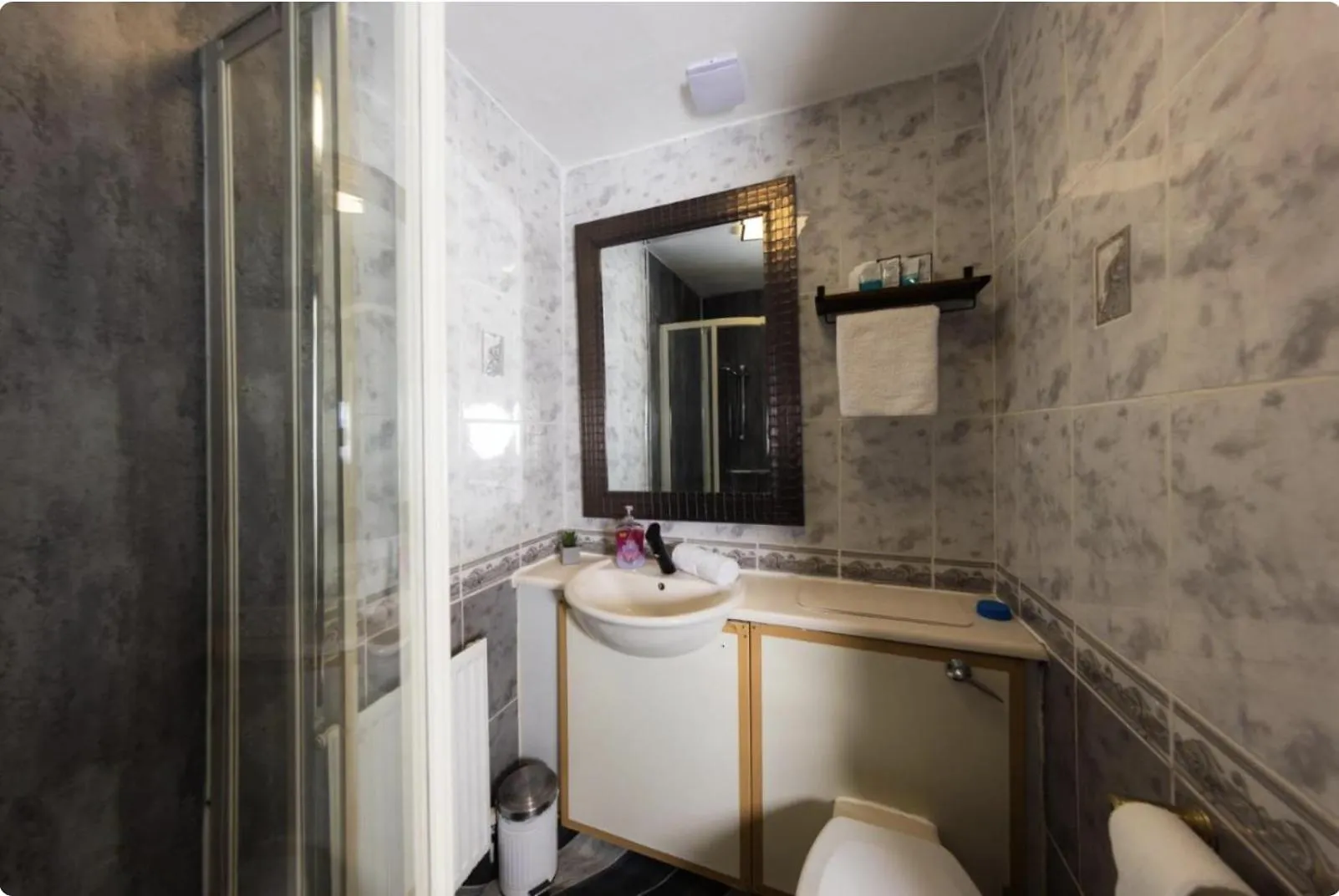 Warm & Welcoming Apartment, City Center - Meadows 4 Edinburgh Apartment